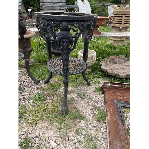 440 - Pair of cast iron table bases