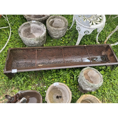 464 - Cast iron feeding trough - Approx length: 130cm