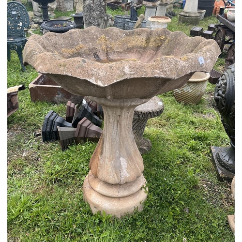 471 - Large stone fountain - Approx height: 95cm