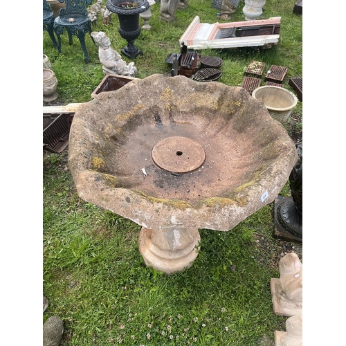 471 - Large stone fountain - Approx height: 95cm