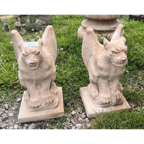 473 - Pair of stone gargoyle figures - Approx height: 36cm