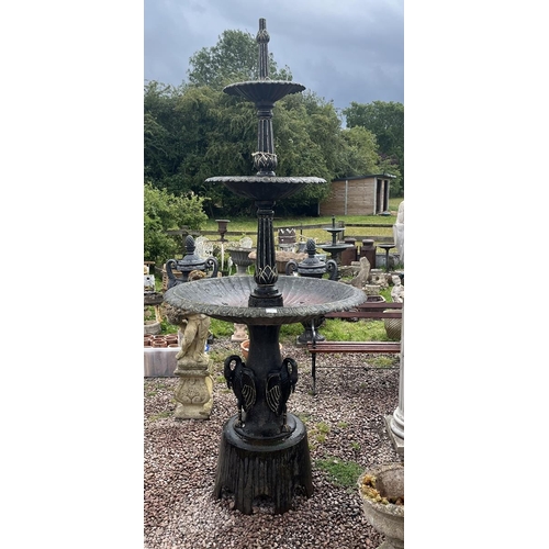 474 - Very large cast iron water fountain adorned with birds - Approx height: 250cm