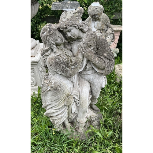 573 - Stone statue of lovers - Approx height: 76cm