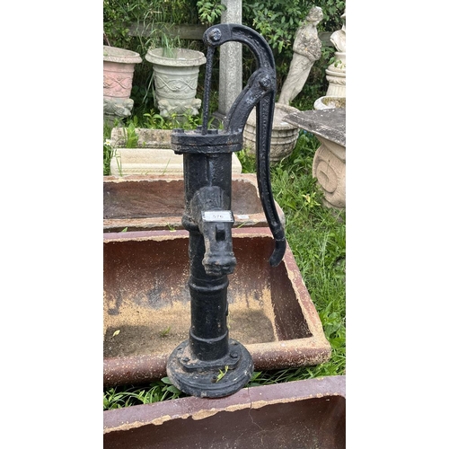 576 - Cast iron water pump