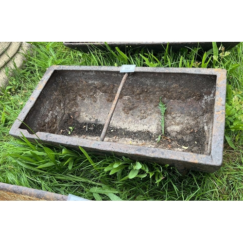 593 - Small antique cast iron feeding trough