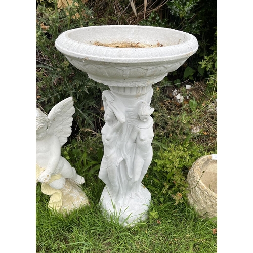 599 - Stone birdbath adorned with nudes - Approx height: 79cm