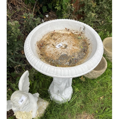 599 - Stone birdbath adorned with nudes - Approx height: 79cm