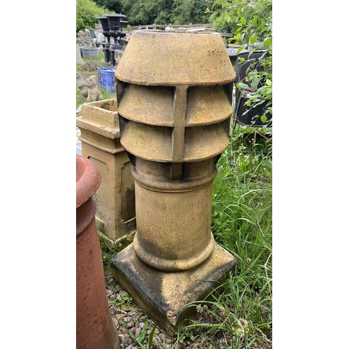 627 - Round Doulton chimney pot