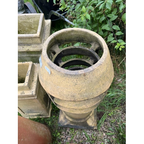 627 - Round Doulton chimney pot