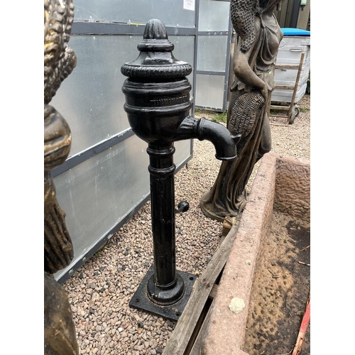 640 - Large cast iron water pump - Approx height: 131cm