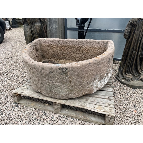 642 - Large stone D-shaped trough - Approx size: W: 117cm D: 80cm H: 52cm