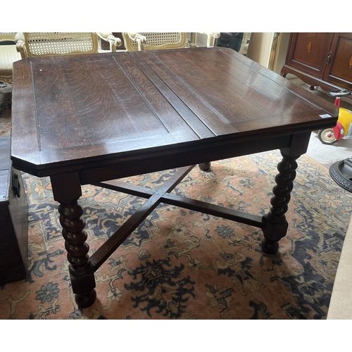 532 - Good quality pull-out oak table