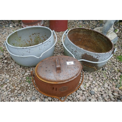 591 - 3 cast iron cooking pots