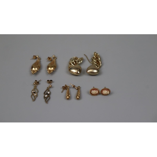 108 - Collection of earrings to include gold