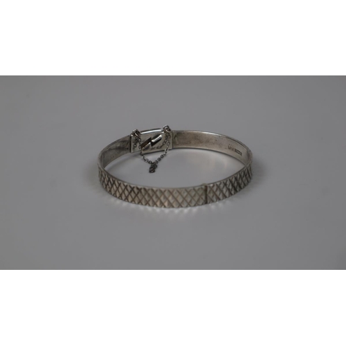 113 - Silver bangle - Approx weight 19.5g