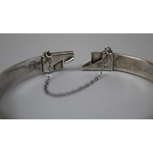 113 - Silver bangle - Approx weight 19.5g