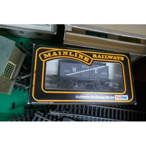 257 - Collection of Hornby 00 Gauge