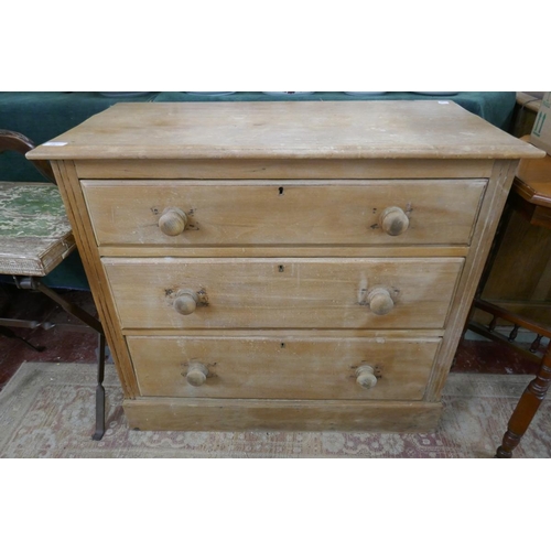 287 - Satin-walnut chest of 3 drawers - Approx size: Width 91cm Depth 43cm Height 80cm