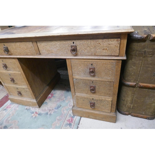 291 - Oak pedestal desk - Approx size: Width 123cm Depth 60cm Height 77cm