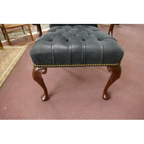 442 - Button back armchair