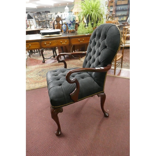 442 - Button back armchair