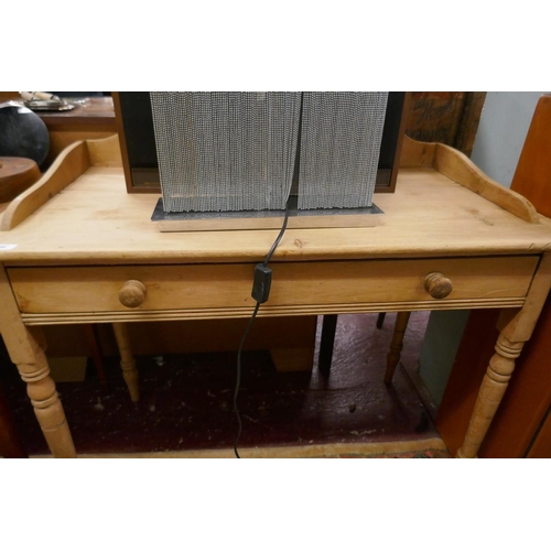 450 - Pine washstand – Length 99cm, Depth 52cm, Height 85cm