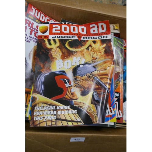 453 - Large collection of comics