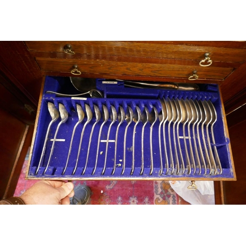 539 - Cutlery chest with 5 drawers of cutlery – Width 73cm, Depth 42cm, Height 94cm