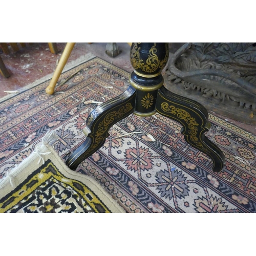 543 - Victorian hand decorated papier mache table