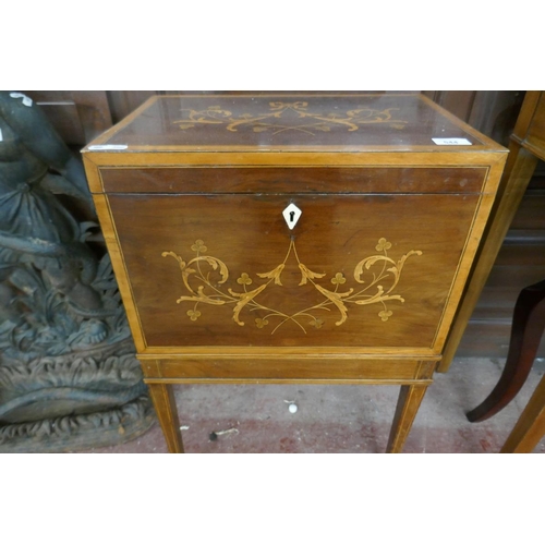 544 - Fine inlaid Georgian fitted cellarette (wine)