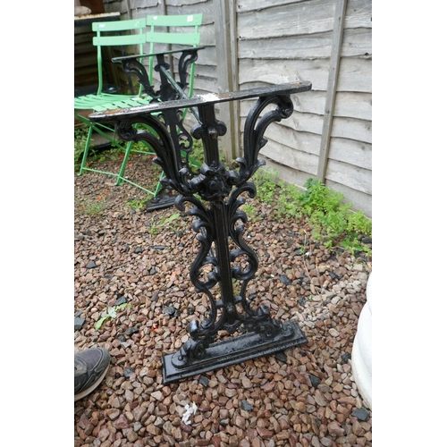 581 - Cast iron table baseL: 96cm W: 39cm H: 68cm approx