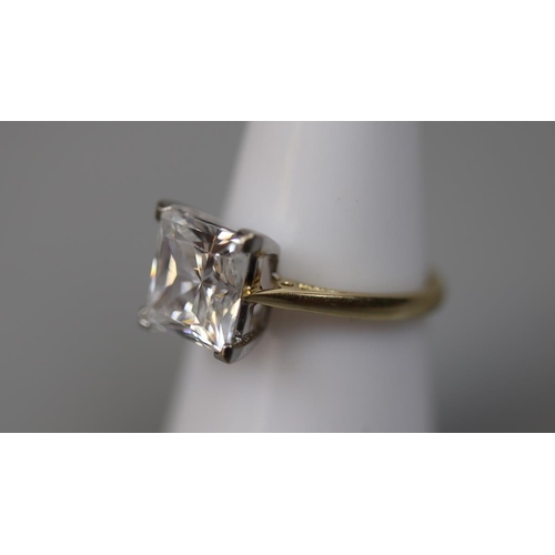 61 - 9ct gold solitaire ring - Size K