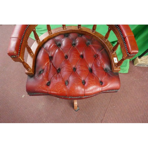 441 - Ox-blood red leather office swivel chair