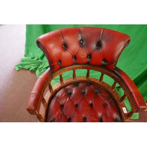 441 - Ox-blood red leather office swivel chair