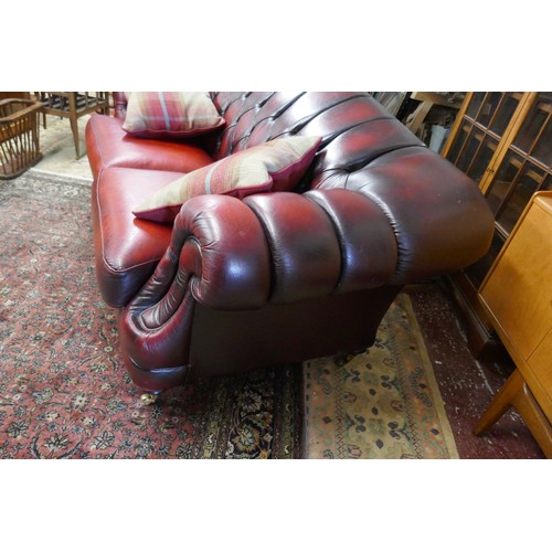 333 - Good quality ox-blood red leather Chesterfield sofa - L: 180cm W: 88cm H: 86cm approx