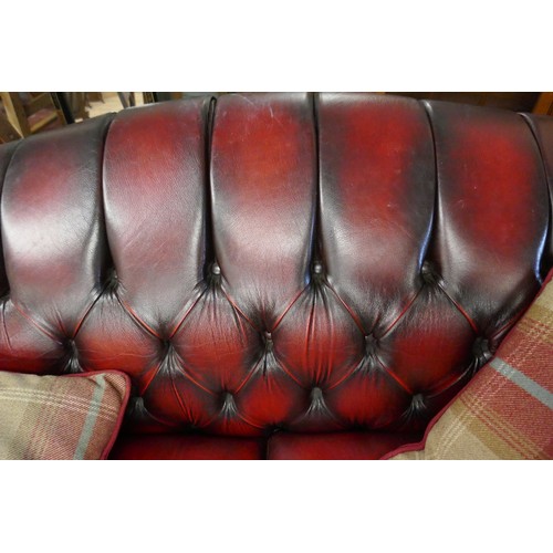 333 - Good quality ox-blood red leather Chesterfield sofa - L: 180cm W: 88cm H: 86cm approx