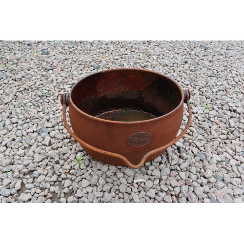 591 - 3 cast iron cooking pots