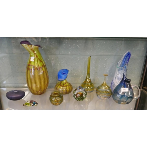 114 - Collection of 'The Gallery upstairs' glassware, Henley in Arden, mostly signed