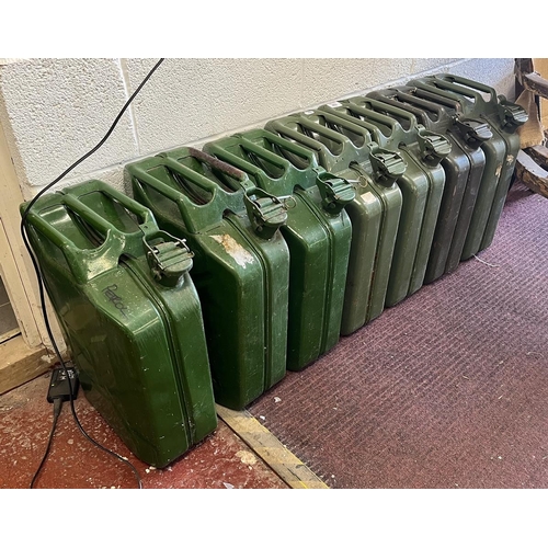 253 - 7 x 20ltr jerry cans