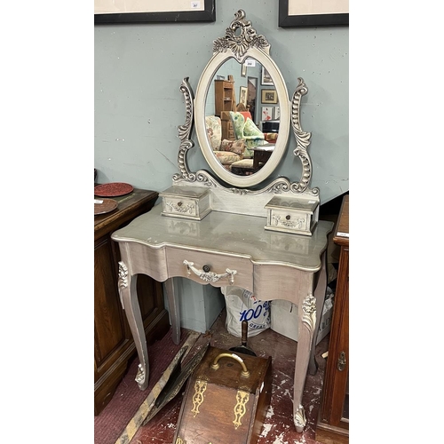 268 - Small ornate dressing table