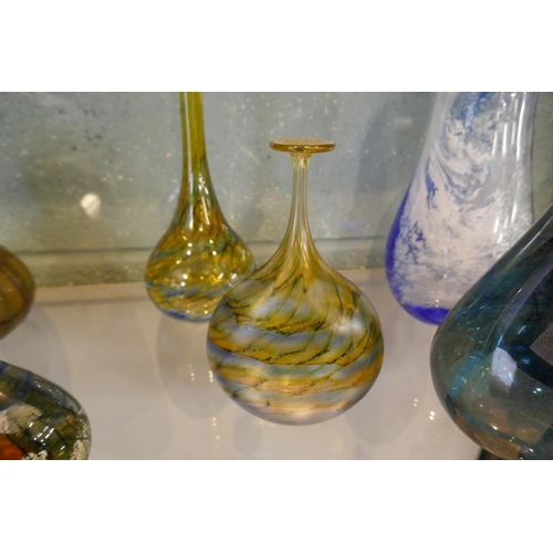 114 - Collection of 'The Gallery upstairs' glassware, Henley in Arden, mostly signed