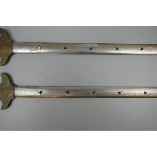 117 - Pair of Chinese fighting swords