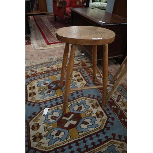 212 - 2 wooden stools