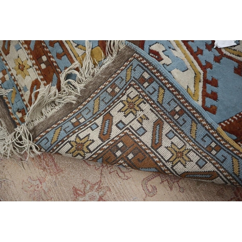 213 - Good quality hand woven rug - Approx size: 184cm x 131cm