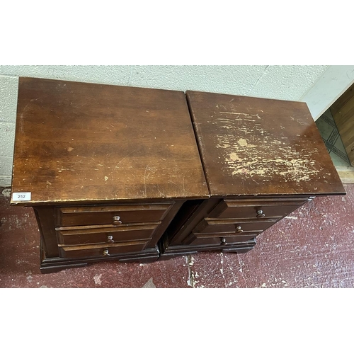 252 - 2 bedside cabinets