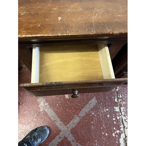 252 - 2 bedside cabinets