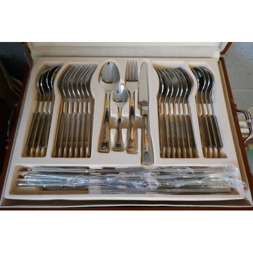 335 - Fine quality canteen of cutlery by SBW in wooden chest (as new)