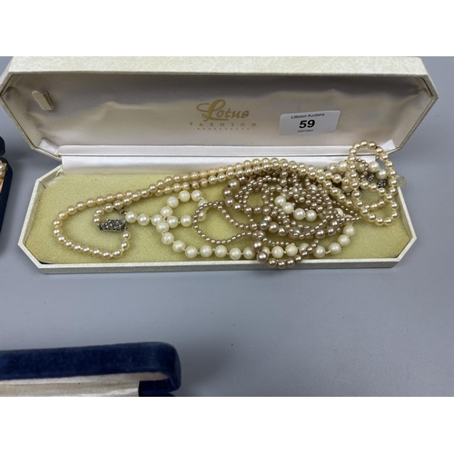 59 - Collection of pearl necklaces