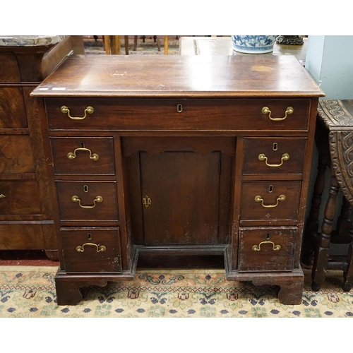 371 - Antique mahogany kneehole desk - Approx size: W: 90cm D: 50cm H: 82cm