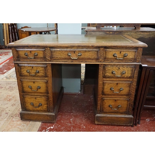 378 - Antique oak pedestal desk with leather top - Approx size: W: 108cm D: 61cm H: 77cm